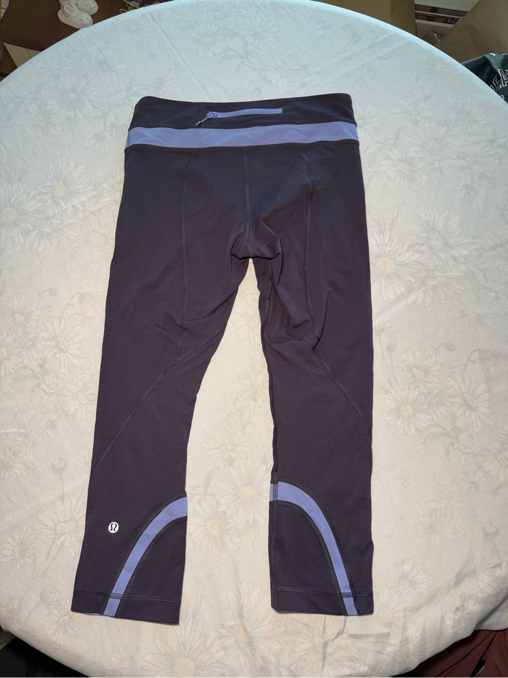 Lululemon Navy Athletic Leggings with Light Blue Accents- cropped
